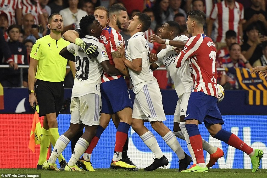 Đánh bại Atletico, Real Madrid duy trì mạch toàn thắng ở La Liga - 7 Đánh bại Atletico, Real Madrid duy trì mạch toàn thắng ở La Liga - 7