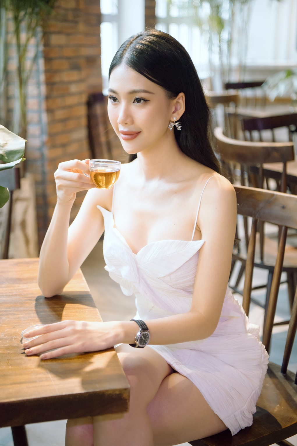 Siêu mẫu Quốc tế Bùi Quỳnh Hoa: Bố nói tôi sẽ khó lấy chồng nếu... - 2