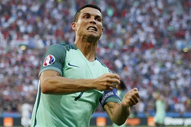 C.Ronaldo đánh đổi sự nghiệp để đá… siêu cúp châu Âu
