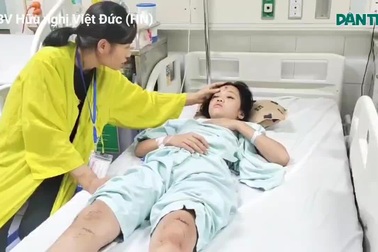 Con gái 12 tuổi nguy kịch sau tai nạn, mẹ đơn thân đang chạy thận cầu cứu