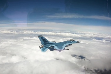 Video F-16 Mỹ “cải trang” thành Su-57 Nga lần đầu cất cánh