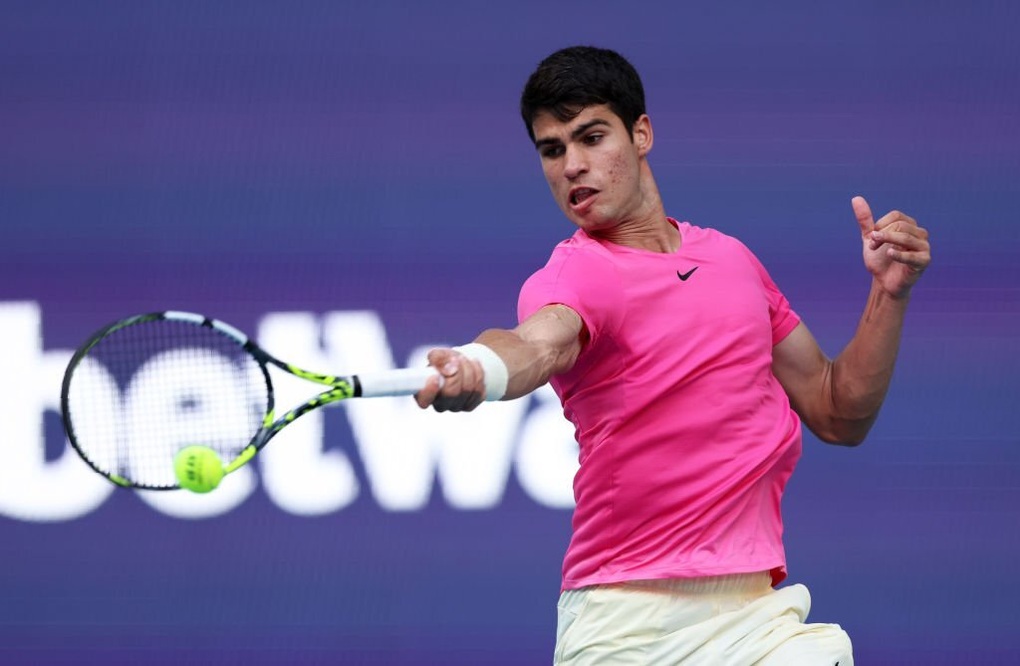 Alcaraz dạo chơi ở trận đầu tại Miami Open - 1 Alcaraz dạo chơi ở trận đầu tại Miami Open - 1