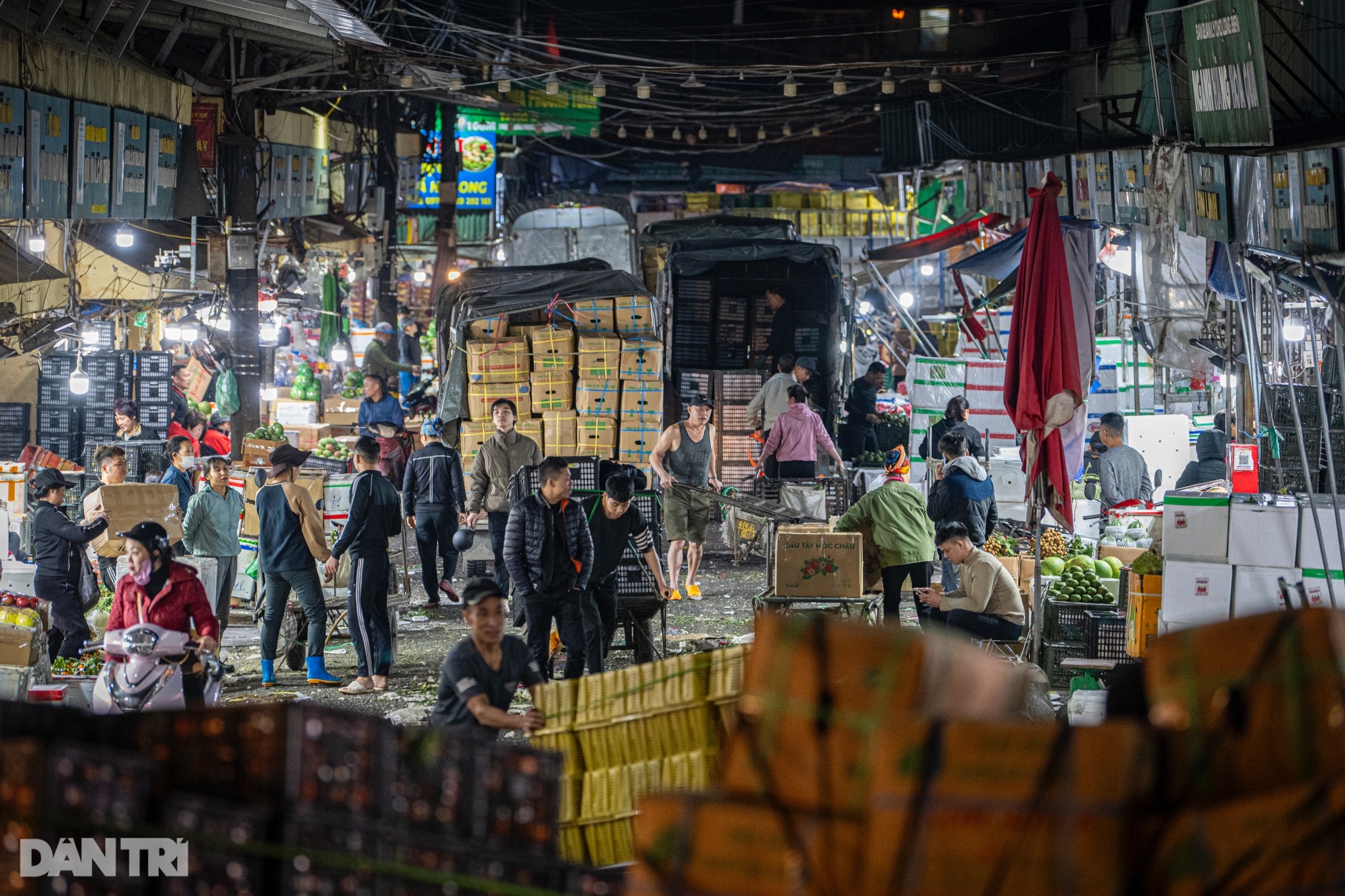 View - Hiện trạng chợ Long Biên xuống cấp, chờ ngày TP Hà Nội cải tạo | Báo Dân trí