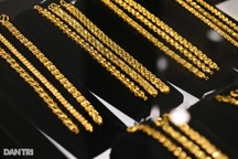 Chênh lệch giá vàng trong nước và thế giới tiến sát 16 triệu đồng/lượng