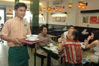 Cạnh tranh bằng nhượng quyền thương mại