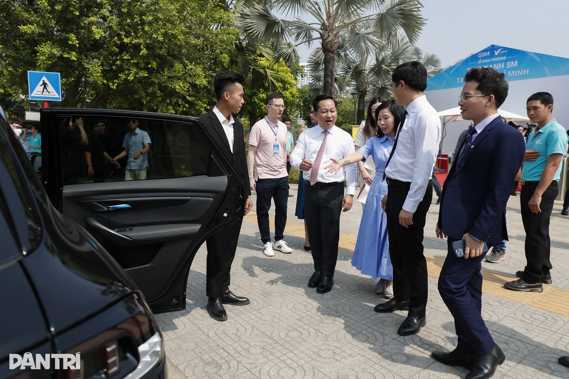 600 taxi không khói, không tiếng động cơ bắt đầu vận hành tại TPHCM - 3 600 taxi không khói, không tiếng động cơ bắt đầu vận hành tại TPHCM - 3