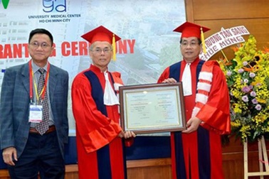 Bác sĩ Daniel Trương được phong hàm Giáo sư danh dự