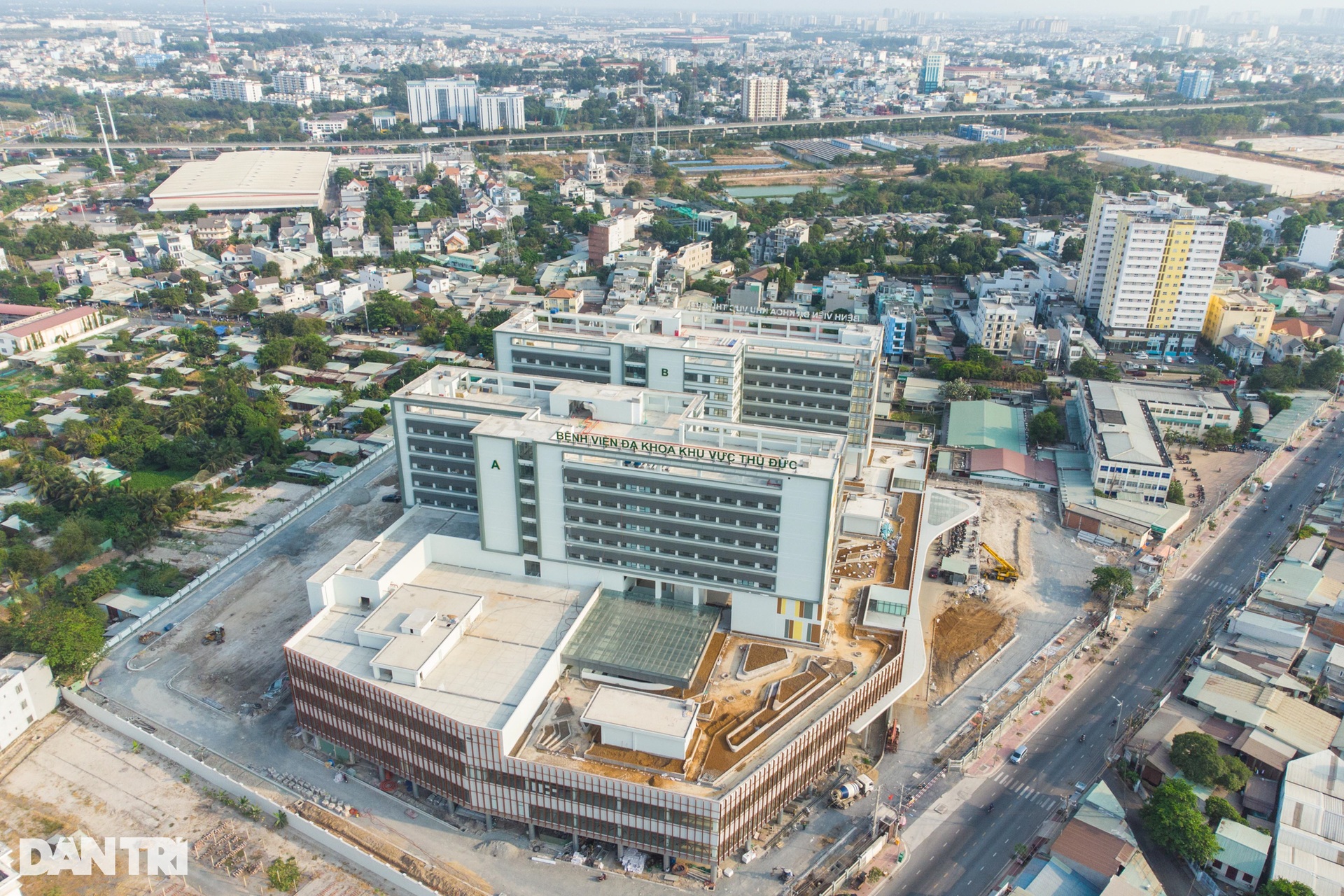 Bệnh viện cửa ngõ nghìn tỷ ở TPHCM gấp rút về đích - 1 Bệnh viện cửa ngõ nghìn tỷ ở TPHCM gấp rút về đích - 1