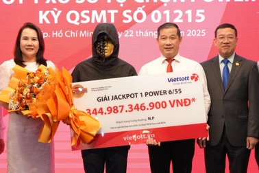 Người trúng Vietlott kỷ lục 344 tỷ đồng nói không ăn nổi cơm khi biết tin