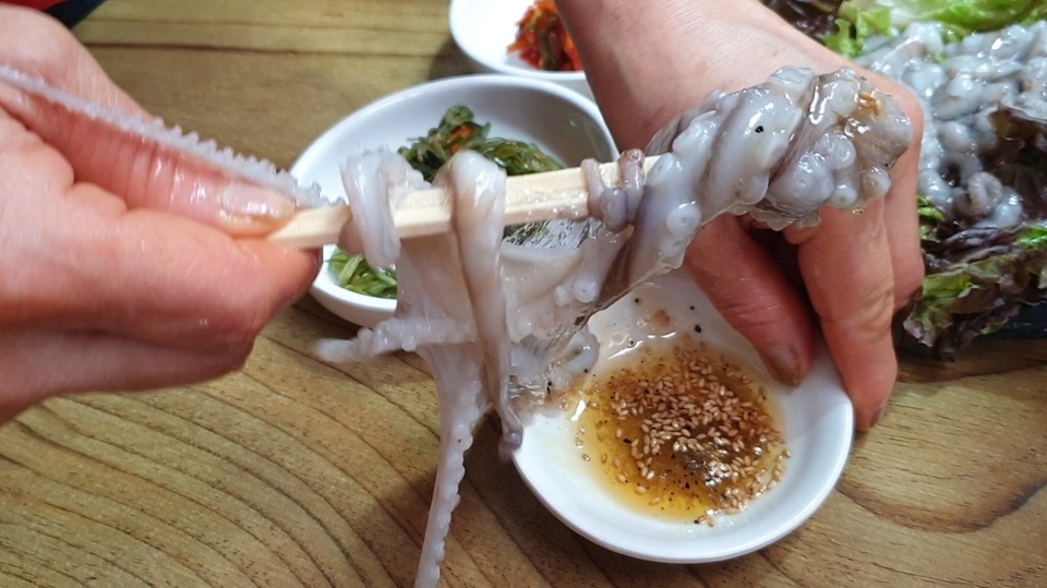 Những món ăn siêu kinh dị, có món ăn vào... dễ tử vong ở Hàn Quốc - 1 Những món ăn siêu kinh dị, có món ăn vào... dễ tử vong ở Hàn Quốc - 1