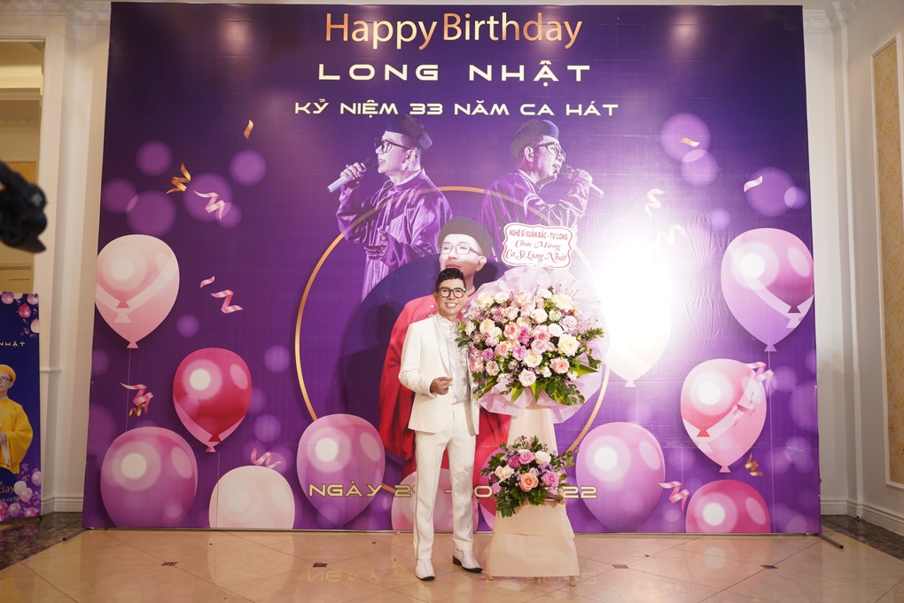 Hai con của ca sĩ Long Nhật hiếm hoi xuất hiện, mừng sinh nhật ba ruột - 1 Hai con của ca sĩ Long Nhật hiếm hoi xuất hiện, mừng sinh nhật ba ruột - 1