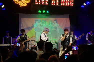 Màn trình diễn ấn tượng của ban nhạc Khật