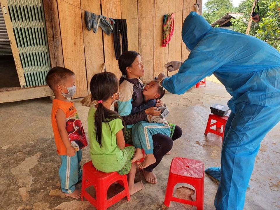 Phát hiện thêm 2 trường hợp dương tính bệnh bạch hầu, cách ly toàn thôn - 2 Phát hiện thêm 2 trường hợp dương tính bệnh bạch hầu, cách ly toàn thôn - 2