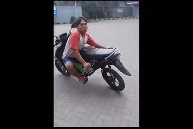 Bật cười với chiếc xe máy độ kiểu dáng siêu độc