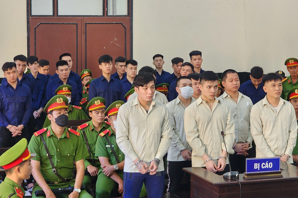 Vụ bắn nhau trước quán karaoke: Trùm giang hồ Triều Điên lĩnh án tử - 2 Vụ bắn nhau trước quán karaoke: Trùm giang hồ Triều Điên lĩnh án tử - 2