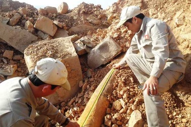 Phát hiện bom “khủng” gần cửa khẩu Lao Bảo