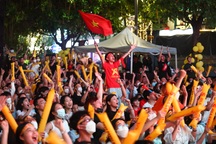 Báo Trung Quốc ấn tượng mạnh với bầu không khí bóng đá ở Việt Nam