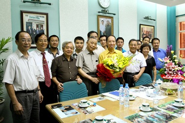 Chủ tịch Hội Khuyến học VN Nguyễn Mạnh Cầm: "Tôi hãnh diện về báo điện tử Dân trí"