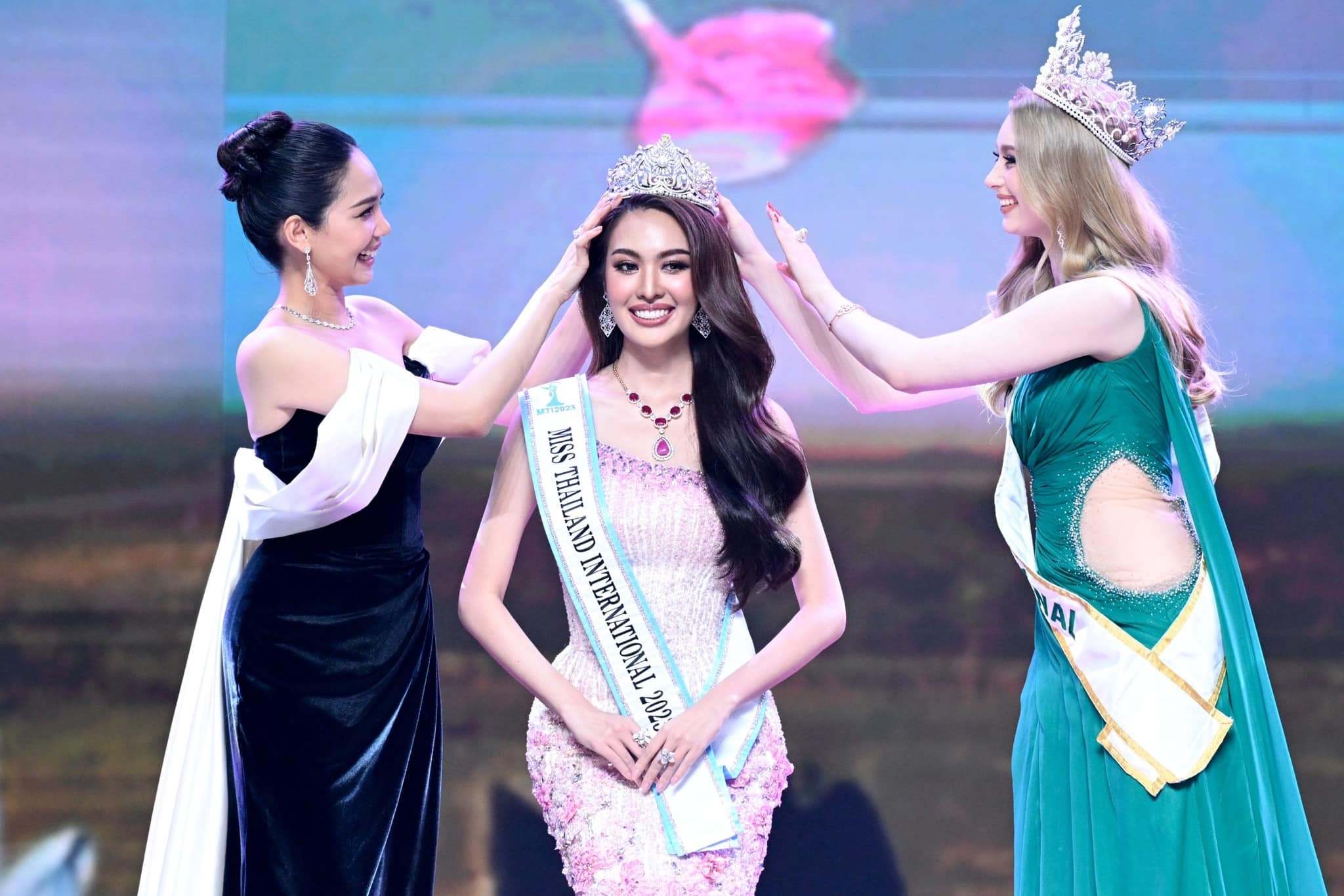 Cuộc thi Hoa hậu Quốc tế Thái Lan 2023 gây xôn xao khi có tới… 12 Á hậu - 1