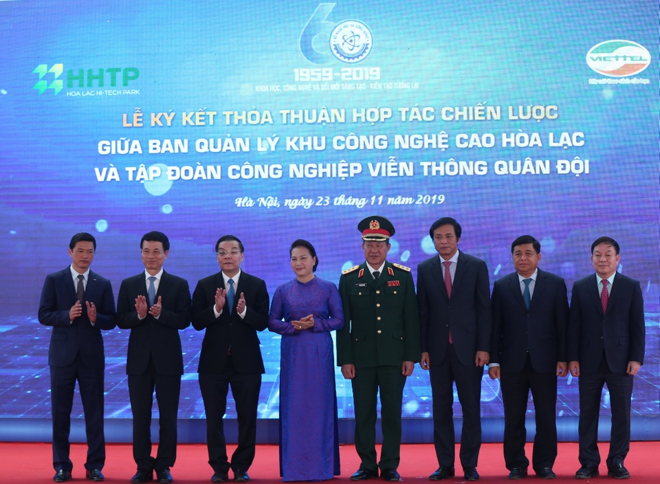 Viettel và Ban Quản lý khu Công nghệ cao Hòa Lạc hợp tác đẩy mạnh chuyển đổi số - 1 Viettel và Ban Quản lý khu Công nghệ cao Hòa Lạc hợp tác đẩy mạnh chuyển đổi số - 1