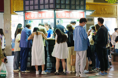 Kinh tế khó khăn, người Trung Quốc tăng mua xổ số