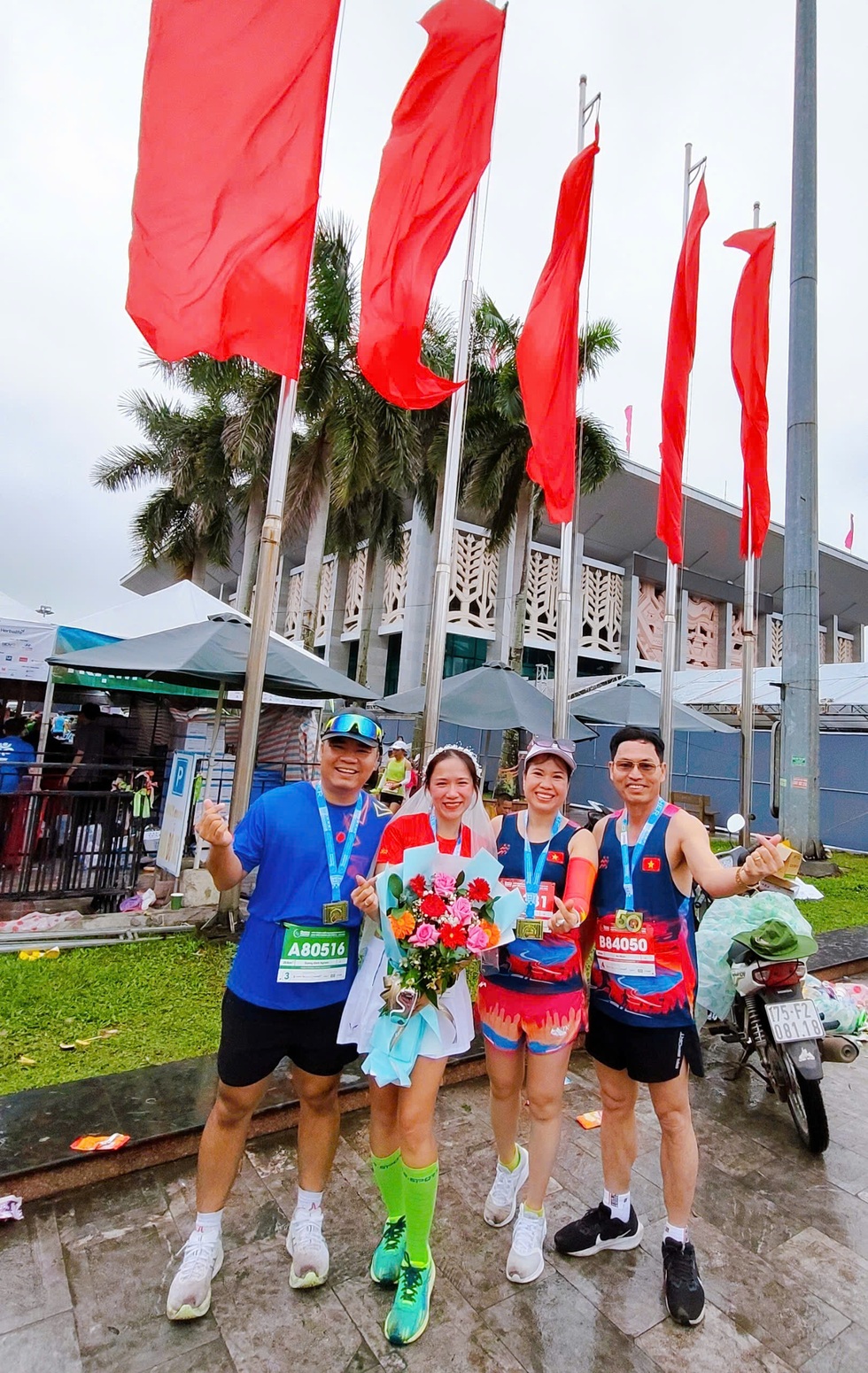 Chuyện tình của cặp đôi yêu nhau nhờ chạy bộ, mặc đồ cưới chạy giải 21km - 6 Chuyện tình của cặp đôi yêu nhau nhờ chạy bộ, mặc đồ cưới chạy giải 21km - 6
