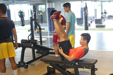 U22 Việt Nam tập Gym, HLV Hữu Thắng gọi thêm sao U20