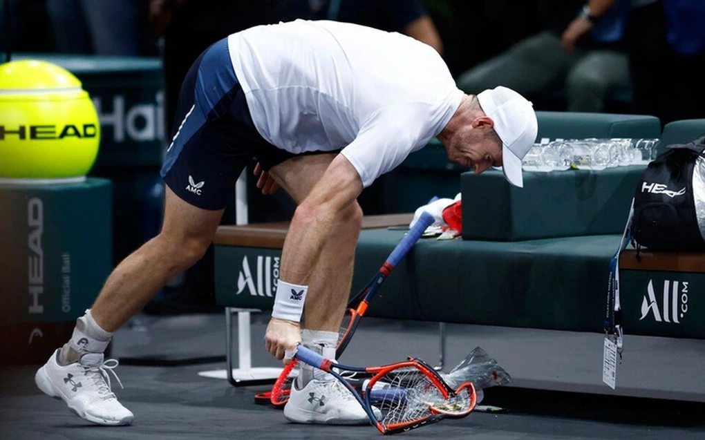Murray nổi giận đập gãy vợt sau thất bại ở Paris Masters - 1 Murray nổi giận đập gãy vợt sau thất bại ở Paris Masters - 1