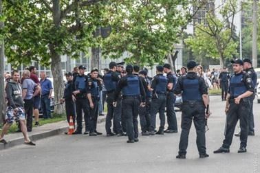 Hình ảnh hỗn loạn ở Làng Sen Odessa sau khi bị lục soát