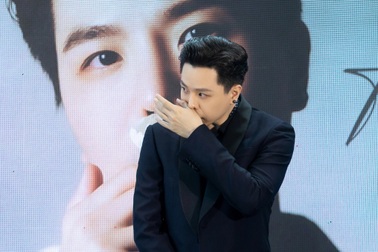 Trịnh Thăng Bình khóc khi ra mắt album sau 3 lần làm lại