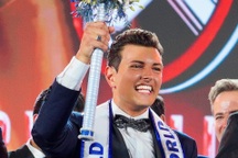 Chân dung chàng ca sĩ 27 tuổi vượt Tuấn Ngọc trở thành Nam vương Thế giới