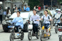 Học sinh trung học: Xe đạp điện hay xe máy 50cc