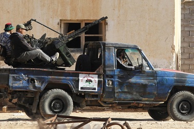 Chiến sự Libya "nóng" trở lại, Mỹ rút quân khẩn cấp