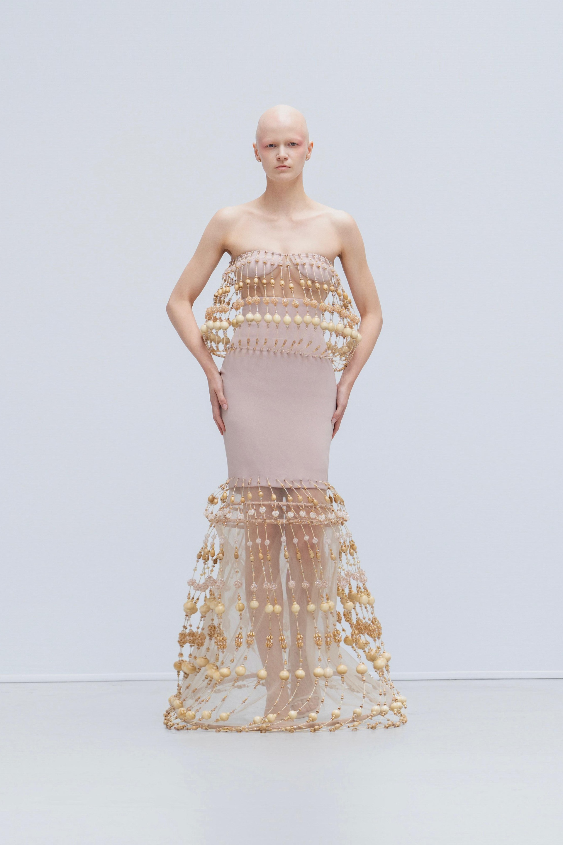 Phan Huy mang hình ảnh nón lá lên sàn diễn thời trang cao cấp ở Paris - 4 Phan Huy mang hình ảnh nón lá lên sàn diễn thời trang cao cấp ở Paris - 4