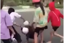 Thêm vụ nữ sinh lớp 8 đánh bạn bằng mũ bảo hiểm vì mâu thuẫn tình cảm