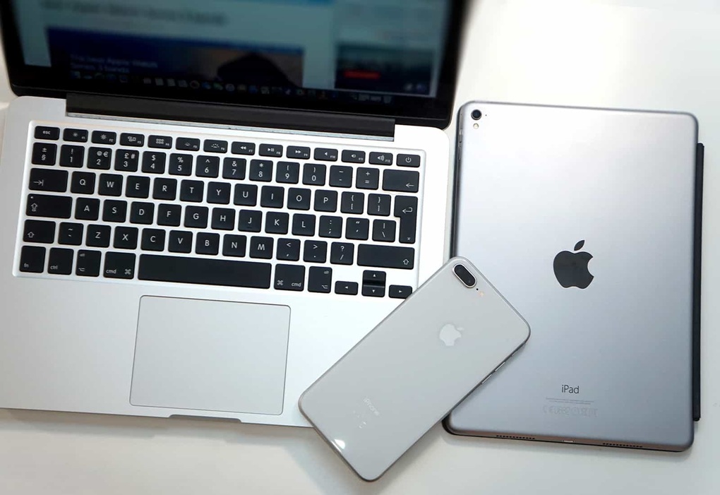 Các mẫu iPhone, iPad, MacBook… đời cũ sẽ trở nên vô tác dụng từ tháng 5 tới đây vì không còn dùng được các ứng dụng, dịch vụ của Apple (Ảnh minh họa: Getty). Các mẫu iPhone, iPad, MacBook… đời cũ sẽ trở nên vô tác dụng từ tháng 5 tới đây vì không còn dùng được các ứng dụng, dịch vụ của Apple (Ảnh minh họa: Getty).