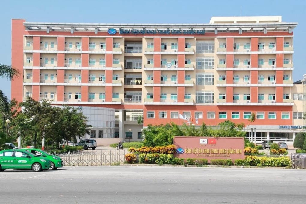 Bóc khối u xơ kích thước khủng ở sản phụ mang thai 37 tuần - 1 Bóc khối u xơ kích thước khủng ở sản phụ mang thai 37 tuần - 1