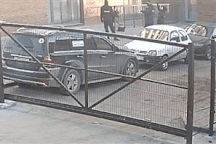 Video cảnh sát đỡ cô gái nhảy từ căn hộ cao 9 mét để trốn kẻ cưỡng hiếp