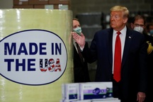 Ông Trump vẫn không đeo khẩu trang giữa nơi đông người