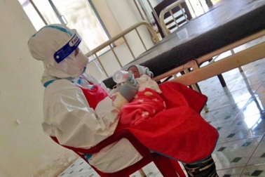 Gia Lai: Vừa trở về từ Bình Dương, thai phụ đã "vượt cạn" tại BV dã chiến