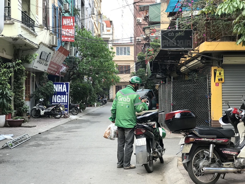 Chuyện thời Covid-19: Quán hàng không tiếp khách chỉ tiếp mỗi shipper - 11 Chuyện thời Covid-19: Quán hàng không tiếp khách chỉ tiếp mỗi shipper - 11