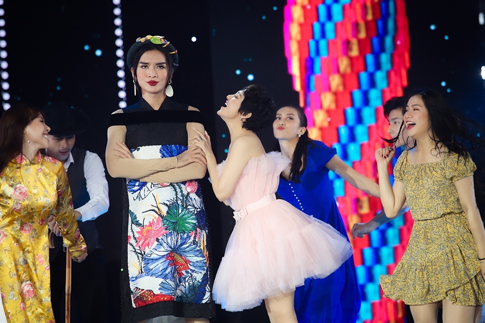 Vợ chồng Đông Nhi – Ông Cao Thắng lần đầu tiên song ca sau kết hôn - 12 Vợ chồng Đông Nhi – Ông Cao Thắng lần đầu tiên song ca sau kết hôn - 12