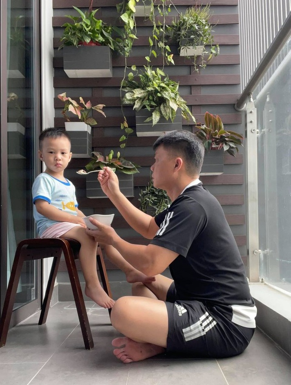MC Quang Minh: Tôi chăm 3 con trai ở Hà Nội, vợ lo cậu cả ở Đà Nẵng! - 4 MC Quang Minh: Tôi chăm 3 con trai ở Hà Nội, vợ lo cậu cả ở Đà Nẵng! - 4