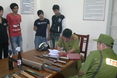 Nổ súng bắt nhóm giang hồ thanh toán nhau trong đêm