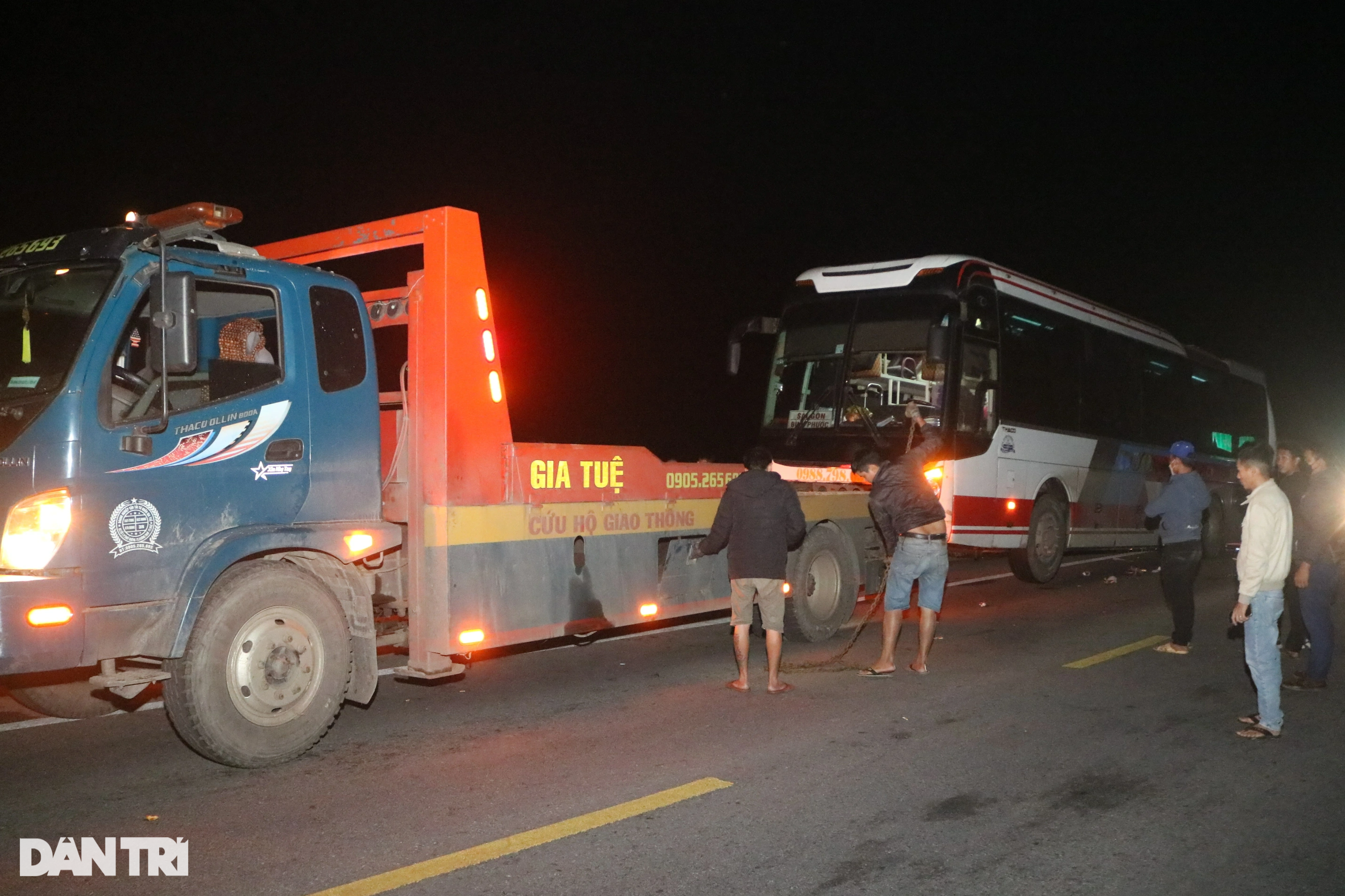 Hiện trường tai nạn thảm khốc trên cao tốc Cam Lộ - La Sơn - 11
