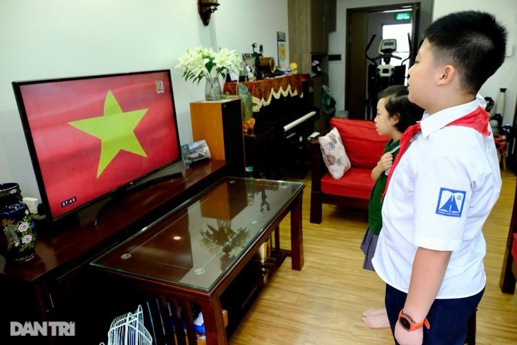 Ảnh ấn tượng: Tân Chủ tịch TPHCM lần đầu đi thị sát; Lễ khai giảng đặc biệt - 10 Ảnh ấn tượng: Tân Chủ tịch TPHCM lần đầu đi thị sát; Lễ khai giảng đặc biệt - 10