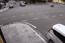 Quên phanh tay sau va chạm, nữ tài xế vô tình gây "họa kép" cho nạn nhân