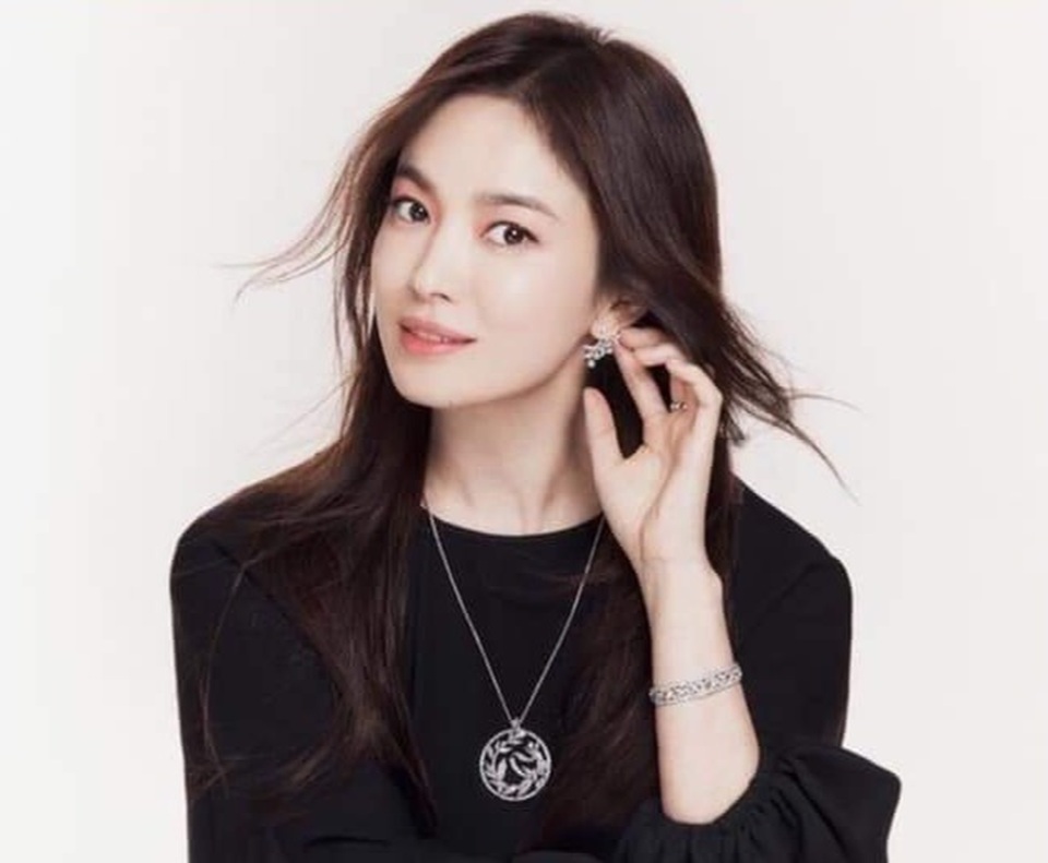 Song Hye Kyo đẹp rực rỡ và mặn mà sau ly hôn - 9