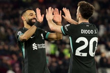 Liverpool thắng "5 sao", xây chắc ngôi đầu bảng