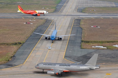 Chuyện "tế nhị" sau những chuyến bay: Không được bay vì... thiếu xe thang